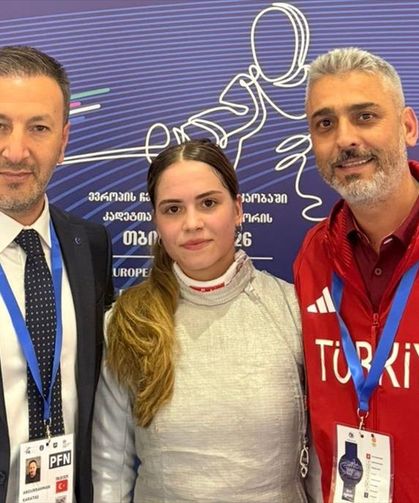 Milli eskrimci Alara Atmaca'dan Avrupa Yıldızlar Şampiyonası'nda altın madalya