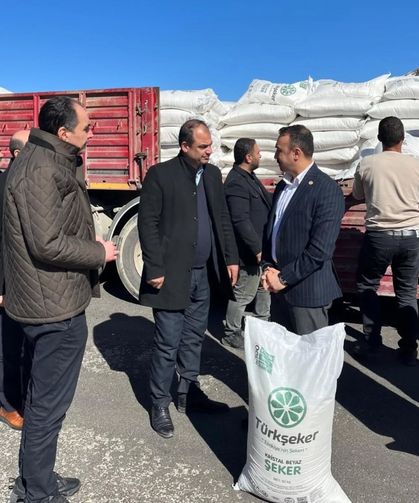 Arıcılara arı besleme şekeri dağıtıldı