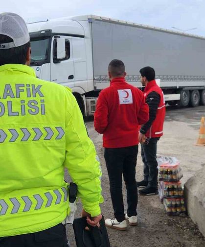 Tunceli'de Kızılay'dan trafik noktalarında anlamlı destek
