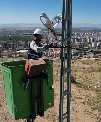 Malatya'nın Enerjisi Yenilendi: Fırat EDAŞ'tan Deprem Sonrası 3.5 Milyar TL'lik Dev Yatırım!