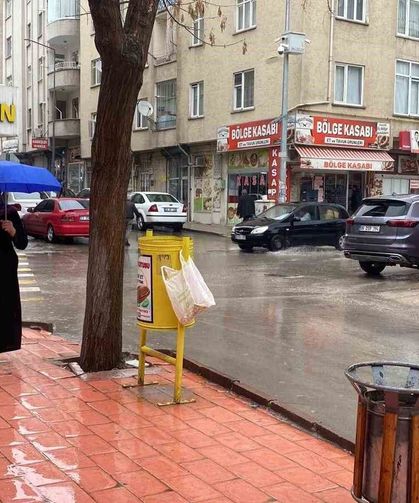 Aniden Başlayan Sağanak Elazığlıları Hazırlıksız Yakaladı