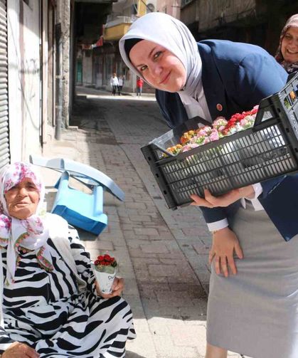 Kadın muhtardan Anneler Gününde anlamlı jest