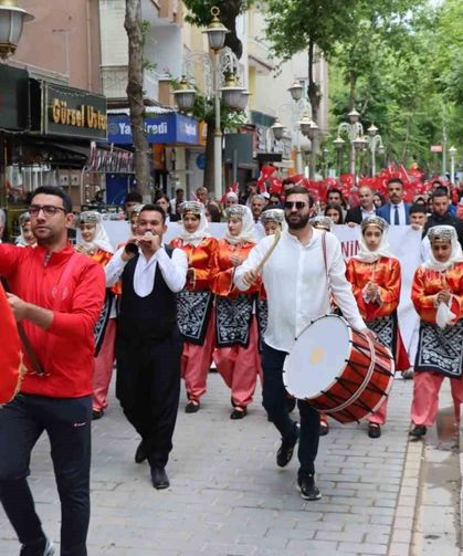 Malatya’da Gençlik Haftası Yürüyüş ve Törenle Başladı