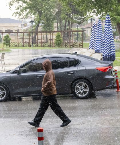 Malatya'da Aniden Bastırdı! Cadde ve Sokaklar Göle Döndü