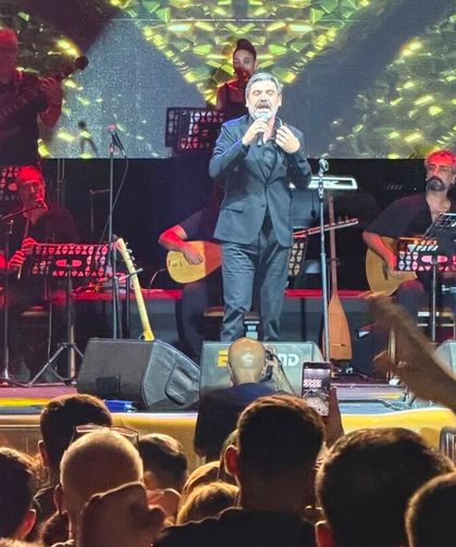 Ender Balkır Malatya’yı Türkülerle Coşturdu! Kayısı Festivali’nde Unutulmaz Gece