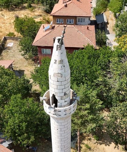 Malatya’da Depremden Kalan Tehlike! Cami Alemi Yıllardır Onarılmayı Bekliyor