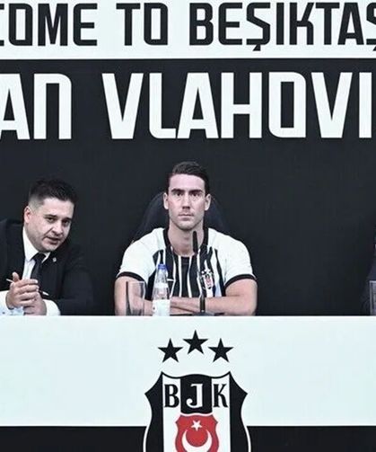 Beşiktaş'ta Dusan Vlahovic İçin Görkemli İmza Töreni: 20 Bin Taraftar Tribünleri Doldurdu!