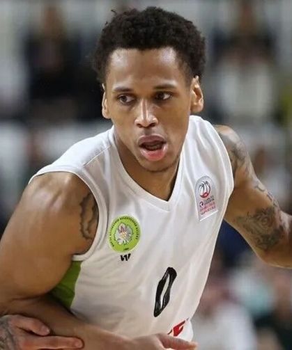 Anadolu Efes'ten Daron Russell Hamlesi!
