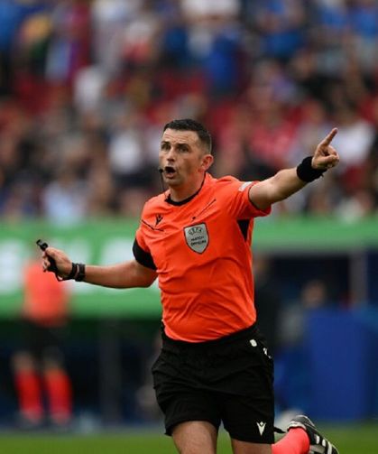Türkiye-İtalya maçının hakemi belli oldu! Michael Oliver düdük çalacak