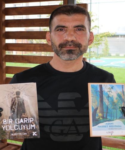 Gündüz Apartman Temizliyor, Akşam Şiir Yazıyor! İki Kitap Çıkardı