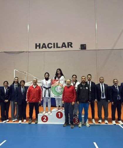 Kayseri’de Taekwondo Heyecanı! 100’e Yakın Sporcu Madalya İçin Yarıştı