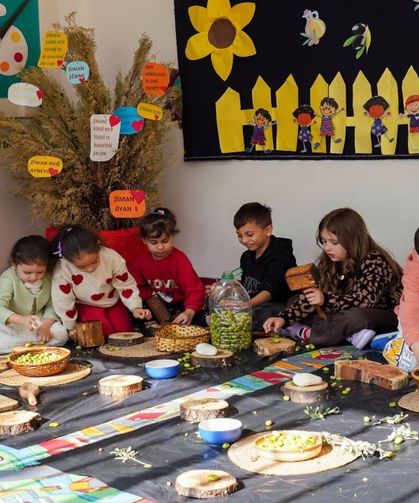 Diyarbakır’da Minikler Gelenekle Buluştu! Zeytin Kırma Etkinliği Düzenlendi