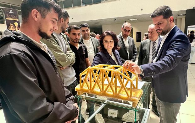 Malatya’da çubuk makarnadan köprü yapıldı!