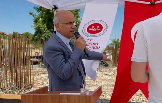 Başkan Sami Er Hatayı Görür Görmez Temel Atmayı Durdurdu