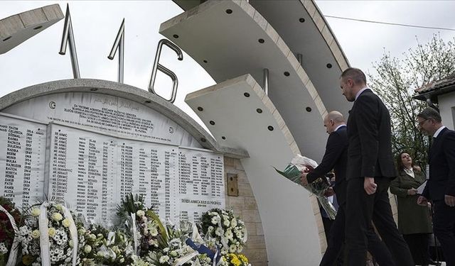 Bosna Hersek'teki Ahmiçi Katliamı'nın 32. yılında hayatını kaybedenler anıldı