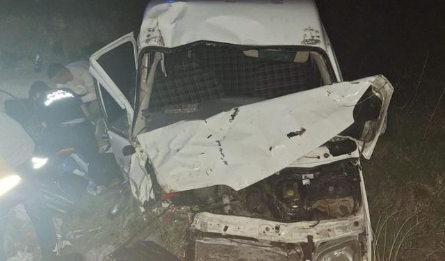 Malatya'da feci kaza: Minibüs devrildi