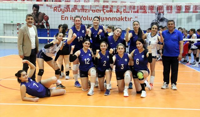 Malatya'da voleybol heyecanı sona erdi: Bölgesel finalde şampiyon belli oldu!