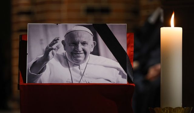 Papalık Makamı Boş Kaldı: Papa Franciscus'un Ardından Süreç Nasıl İşleyecek?