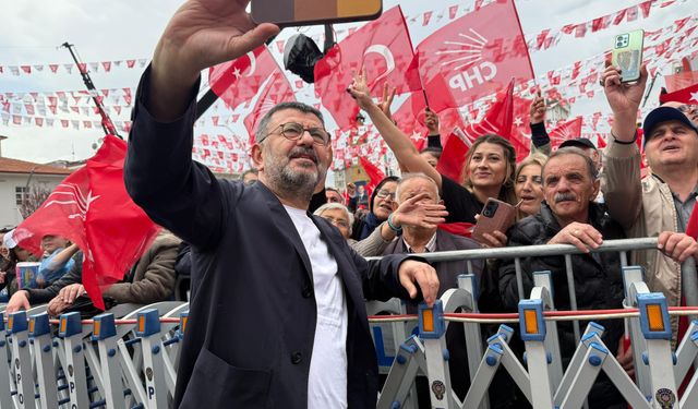 CHP’li Ağbaba Yozgat mitinginde halkla kucaklaştı