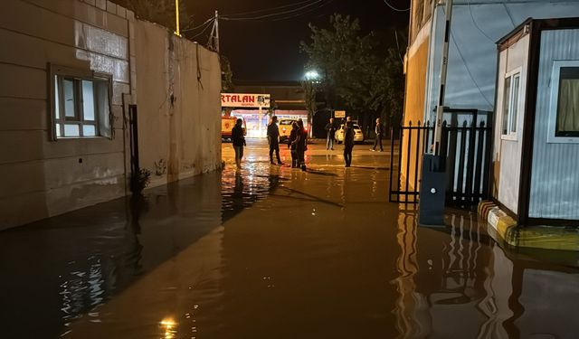 Siirt'te etkili olan şiddetli yağış su baskınlarına neden oldu