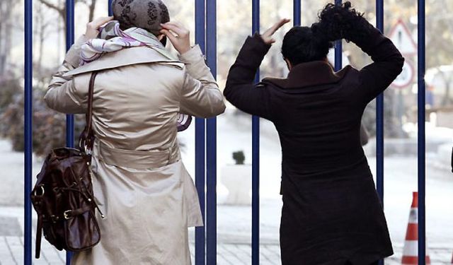 Başörtüsü Taktığı İçin Ceza Alan Kadınlar: Yasaklar Geri mi Dönüyor?
