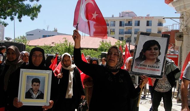 Annelerin Sessiz Çığlığı DEM Parti Önünde Yankılandı