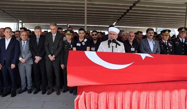 Küçük Eller Babalarının Tabutuna Dokundu… Şehit Polat’a Hüzünlü Veda