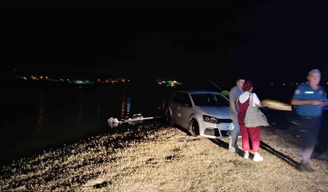 Adana'da tekne gezisi faciaya dönüştü: Genç adam gölde kayboldu