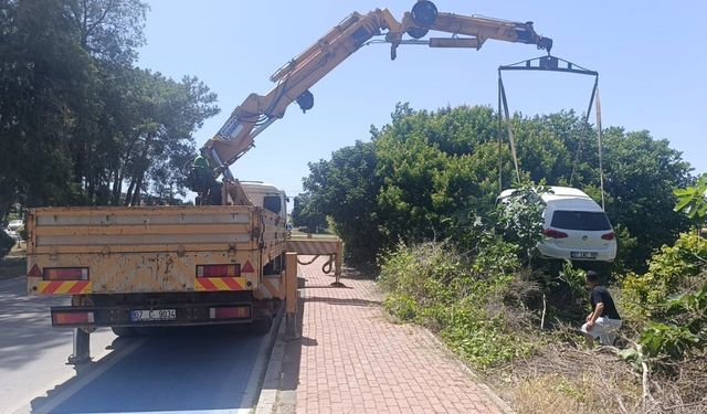 "Duvar Bile Öremiyoruz!" – Mezarlık Önündeki Viraj Yine Kaza Yaptırdı