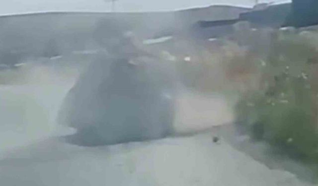 Faciadan Kıl Payı! Tonlarca Mermer Blok Yola Düştü, Otomobil Saniyelerle Kurtuldu