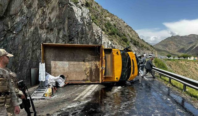 Hakkari-Van yolunda feci kaza!