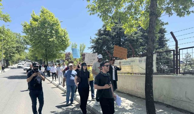 Üniversite öğrencilerinden yüzde 74’lük zam protestosu