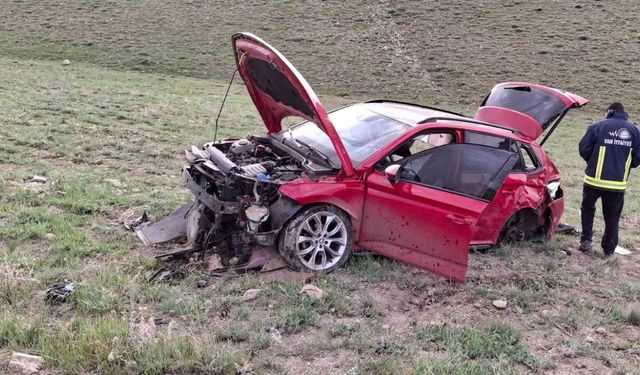 Van’da feci kaza: Otomobil 50 metrelik uçuruma yuvarlandı