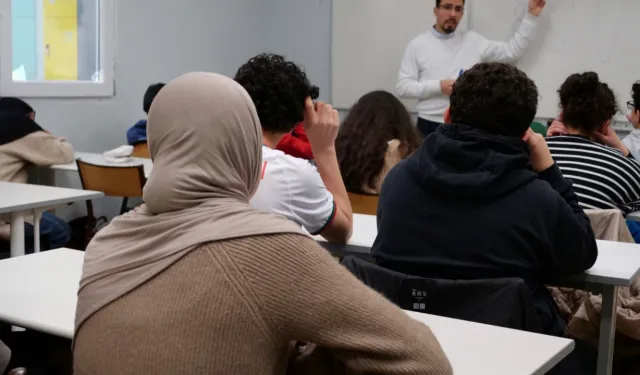 Tartışmalı Teklif: Çocuklara Başörtüsü Yasağı Meclis'te
