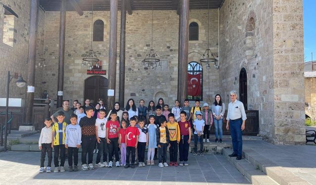 Arapgirli Minikler Tarih Yolculuğunda