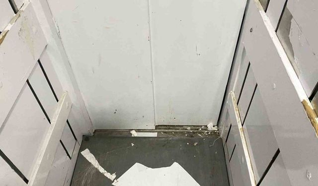 Ağrı Belediyesi’ndeki asansör tehlike saçıyor