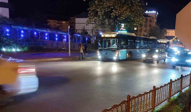 Erzurum'da otobüsten inen kadın yolcuya motosiklet çarptı