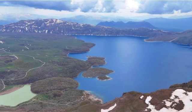 Türkiye'nin Zirvesindeki Cennet: Nemrut Krater Gölü Büyüledi!
