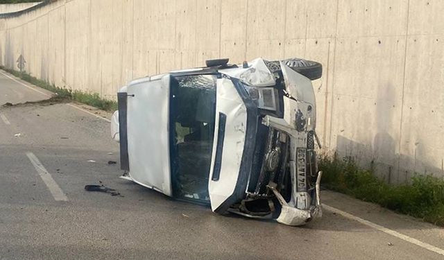 Tokat'ta minibüsün devrilmesi sorucu 10 kişi yaralandı