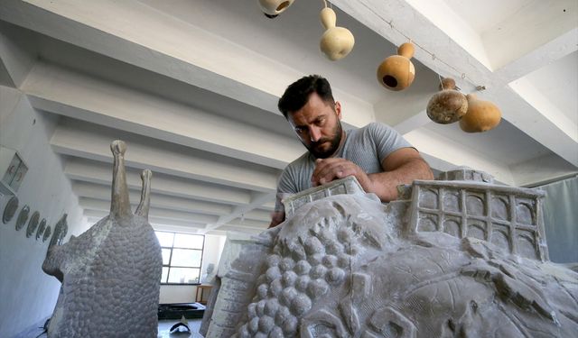Malatyalı Heykeltıraş Furkan Ekici'nin Taşla Dünya Yolculuğu