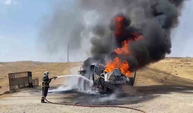 Batman’da petrol sahasında vinç alev alev yandı