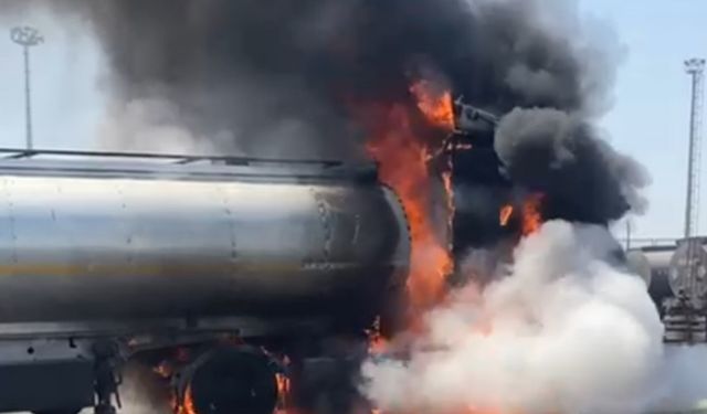 Habur’da akaryakıt yüklü tanker alev alev yandı