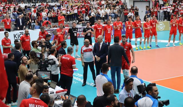 Malatya Taraftarı Ayakta! Sıradaki Hedef: Fenerbahçe – VakıfBank Dev Maçı