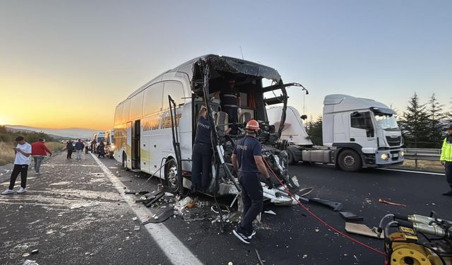 Malatya’dan İstanbul’a Giden Otobüs Kaza Yaptı: 1 ölü, 10 yaralı