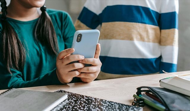 Okullarda ders saatlerinde cep telefonu kullanımı yasaklandı