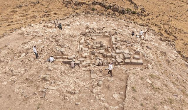 Van’da Orta Çağ ve Urartu Dönemine Ait Sırlı Seramikler Bulundu