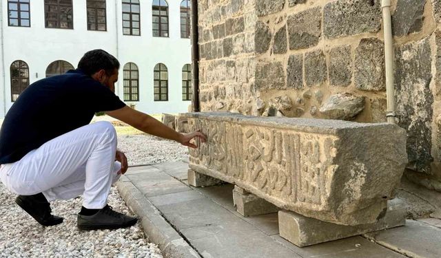 Diyarbakır’da Heyecan Verici Arkeolojik Keşif: 900 Yıllık Kitabe Ortaya Çıktı