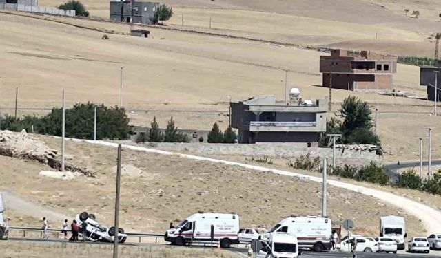 Diyarbakır’da otomobil takla attı: 2 yaralı
