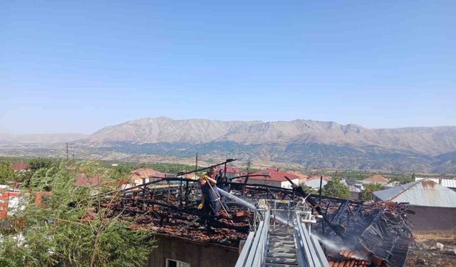 Doğanşehir’de çatı yangını