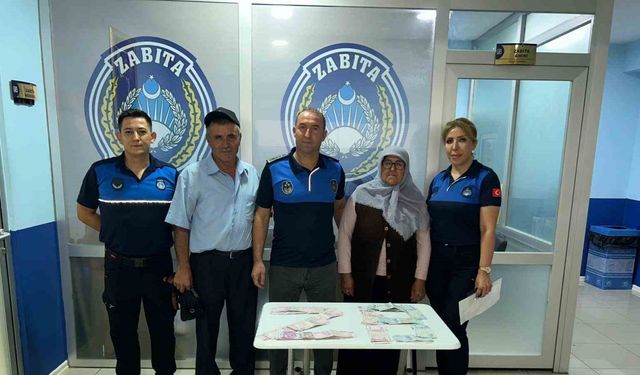 Oğlunun nikahına geldi içinde 1 çeyrek altın ve 38 bin lira olan çantası kaybetti
